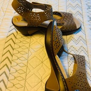 JBU Brown Sandals with Geometric Cutouts and Ankle Strap